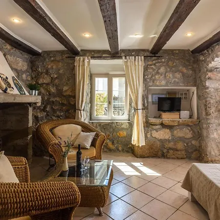 Dom wakacyjny 3 Bedroom In Šmrika