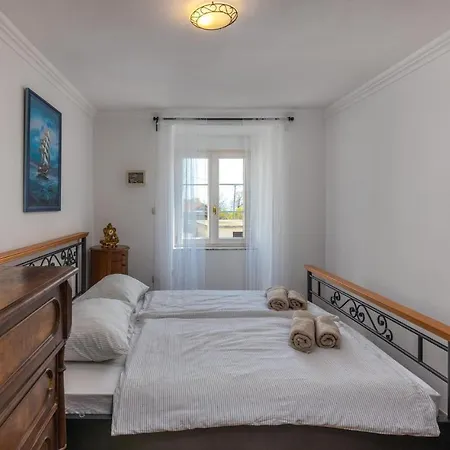 3 Bedroom In * Šmrika