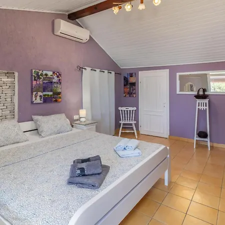 3 Bedroom In Šmrika