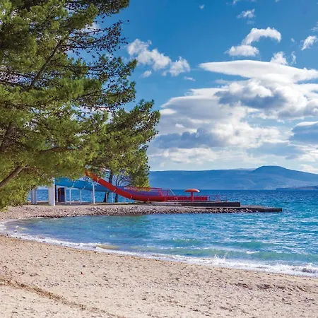 3 Bedroom Nice Home In Smrika Holiday home *